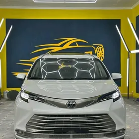 Toyota Sienna 2021