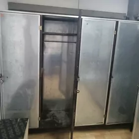 Şkaf demir. Шкаф