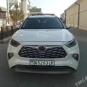 Toyota Highlander 2021