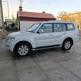 Mitsubishi Pajero 2016