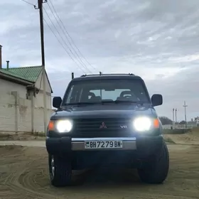 Mitsubishi Montero 1996