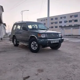 Mitsubishi Pajero 1995