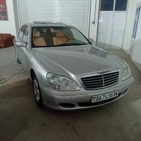 Mercedes-Benz E500 2004