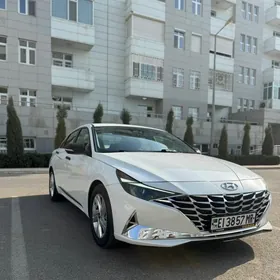 Hyundai Elantra 2022