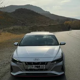 Hyundai Elantra 2022