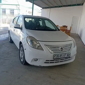 Nissan Versa 2011