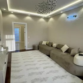 3 komnat Jay kwadratny prihojk