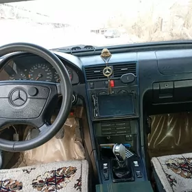 Mercedes-Benz 230E 1994