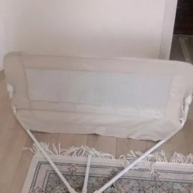 Барьер (бортик) на кровать
