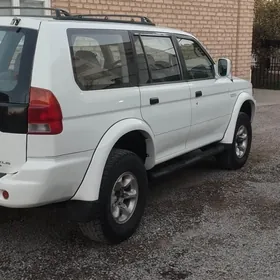 Mitsubishi Pajero 1998