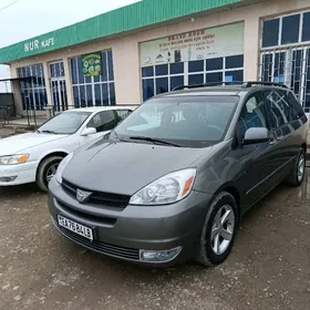 Toyota Sienna 2004