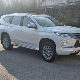 Mitsubishi Pajero 2020