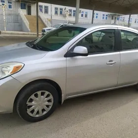 Nissan Versa 2011
