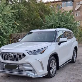 Toyota Highlander 2022