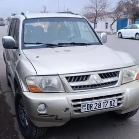Mitsubishi Pajero 2005