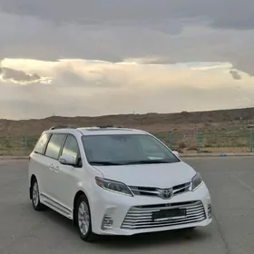 Toyota Sienna 2018