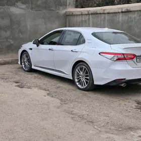 Toyota Camry Hybrid 2020