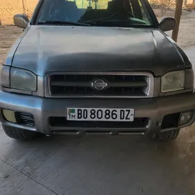 Nissan Pathfinder 2000