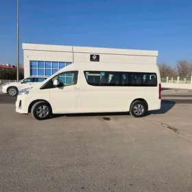 Toyota Hiace 2025