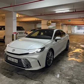 Toyota Camry Hybrid 2025