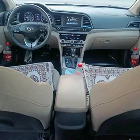 Hyundai Elantra 2020