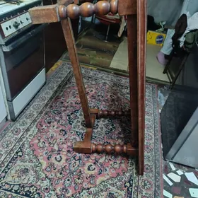 деревянный стол