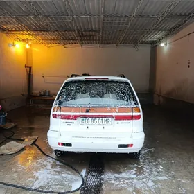 Mitsubishi Chariot 1995