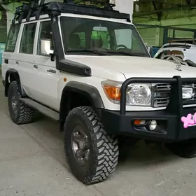 Toyota Land Cruiser 2011