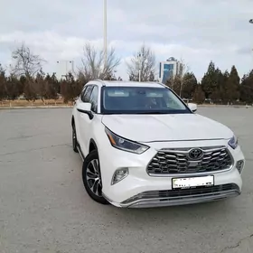 Toyota Highlander 2021