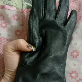 кожаная перчатка