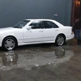 Mercedes-Benz E55 AMG 2000