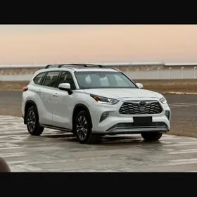 Toyota Highlander 2021