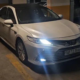 Toyota Camry 2019