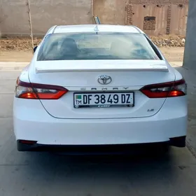 Toyota Camry 2021