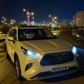 Toyota Highlander 2021