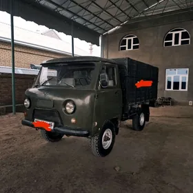 UAZ 452 1980