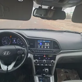 Hyundai Elantra 2020