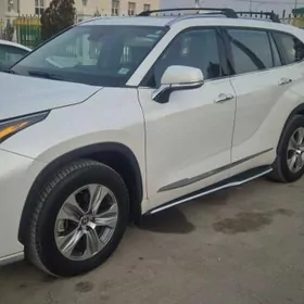 Toyota Highlander 2021
