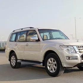 Mitsubishi Pajero 2015