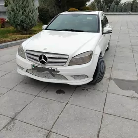 Mercedes-Benz C300 2010