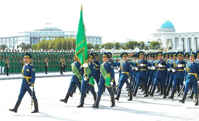 Президент Туркменистана поздравил граждан с Днем защитников Отечества