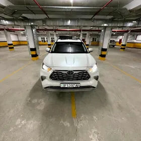 Toyota Highlander 2021