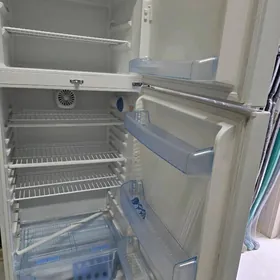 Холодильник 550л