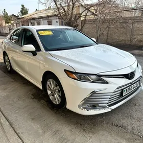 Toyota Camry 2021