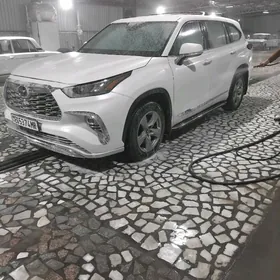 Toyota Highlander 2020