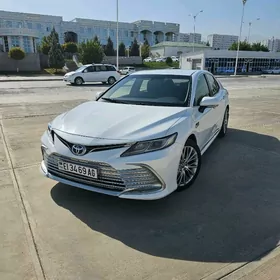 Toyota Camry 2021