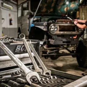 ТРЕБУЕТСЯ работник в Автомрг.