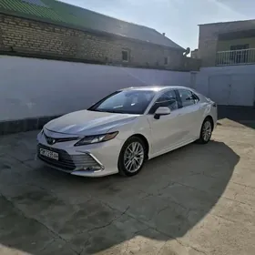 Toyota Camry 2021