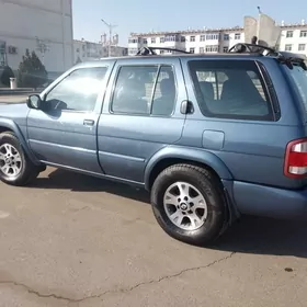 Nissan Pathfinder 1999