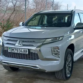 Mitsubishi Pajero 2020